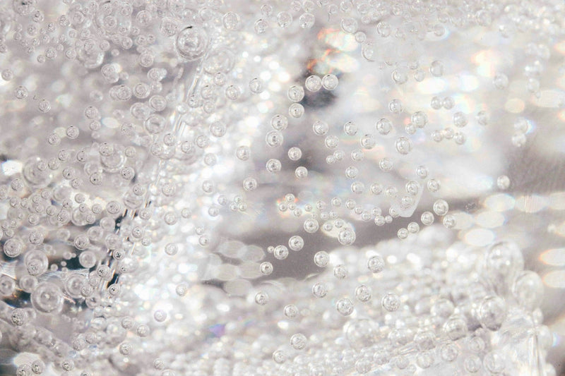 Eau pétillante maison ou en bouteille : guide comparatif