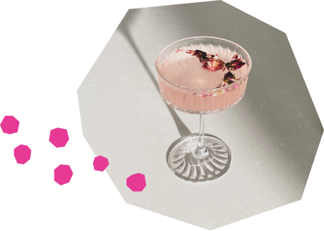 Cocktail avec litchi, pamplemousse, mousseux, eau de rose et eau pétillante parfait pour la fête des Mères ou à déguster avec votre maman