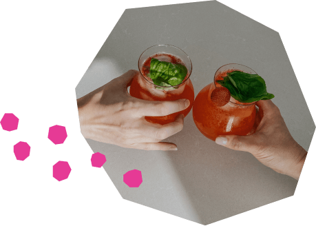 Cocktail Spritz aux fraises, au basilic et à l’eau pétillante